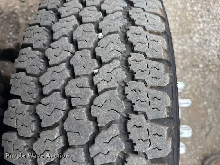 image for item NU9657 2019 Ford F350 Super Duty flatbed pickup truck