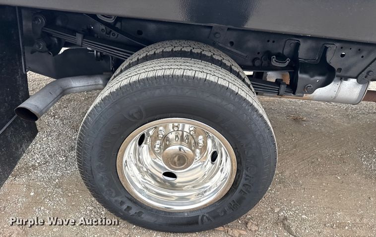 image for item NU9657 2019 Ford F350 Super Duty flatbed pickup truck