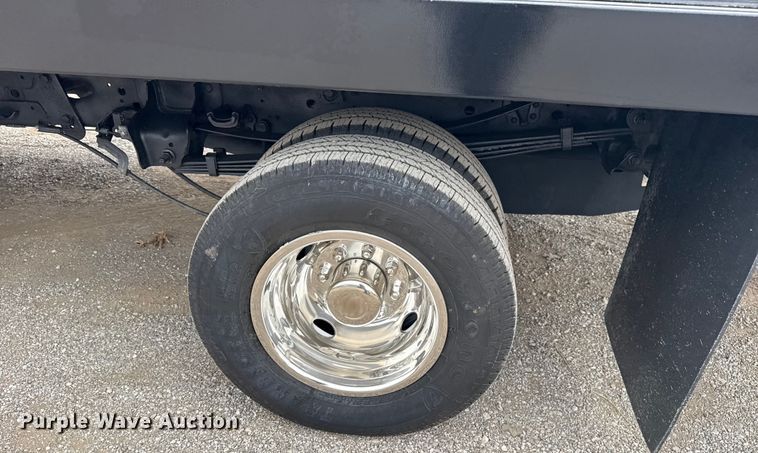 image for item NU9657 2019 Ford F350 Super Duty flatbed pickup truck