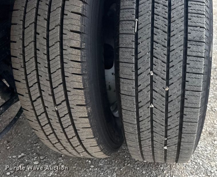 image for item NU9657 2019 Ford F350 Super Duty flatbed pickup truck