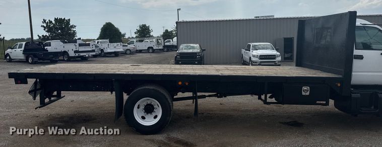 image for item NU9660 1996 GMC Top Kick flatbed truck