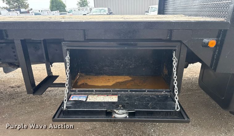 image for item NU9660 1996 GMC Top Kick flatbed truck