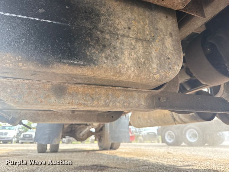 image for item NU9660 1996 GMC Top Kick flatbed truck