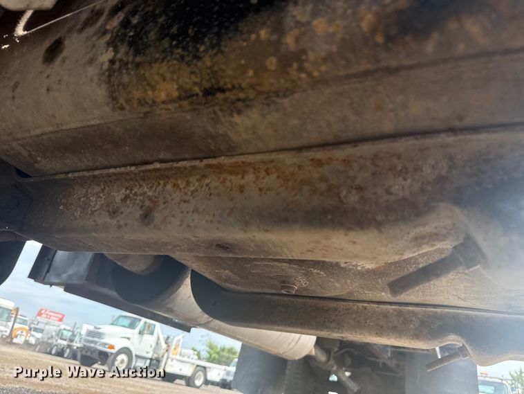 image for item NU9660 1996 GMC Top Kick flatbed truck