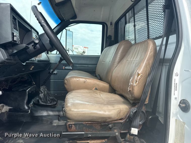 image for item NU9660 1996 GMC Top Kick flatbed truck