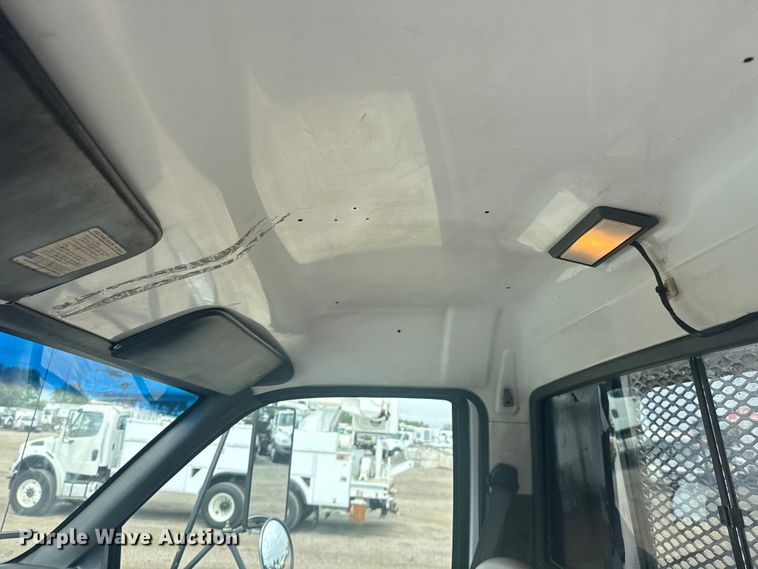 image for item NU9660 1996 GMC Top Kick flatbed truck