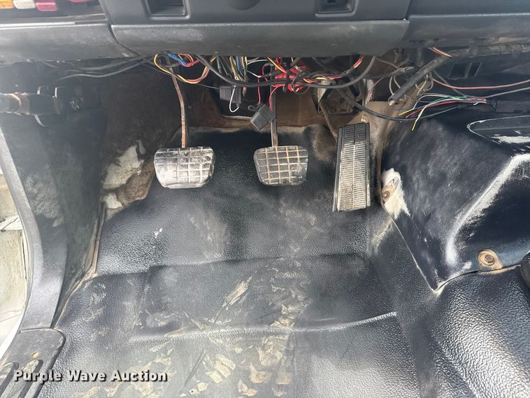 image for item NU9660 1996 GMC Top Kick flatbed truck