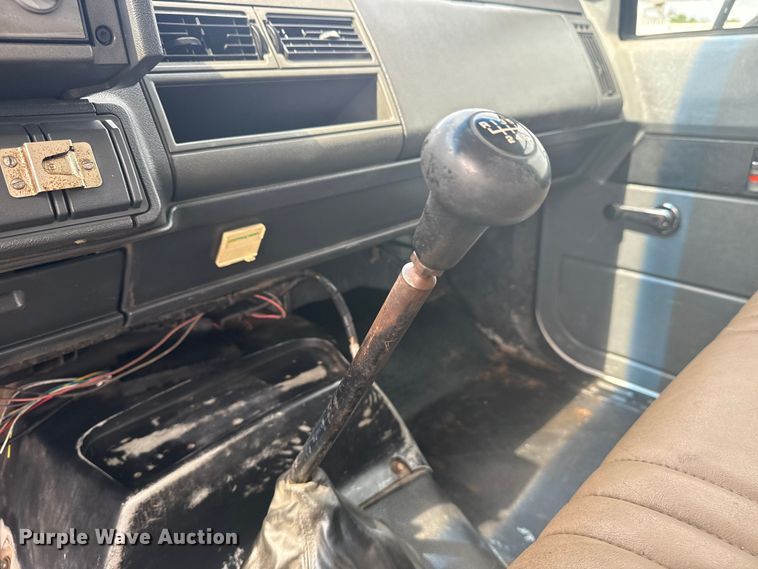 image for item NU9660 1996 GMC Top Kick flatbed truck