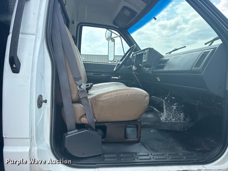 image for item NU9660 1996 GMC Top Kick flatbed truck