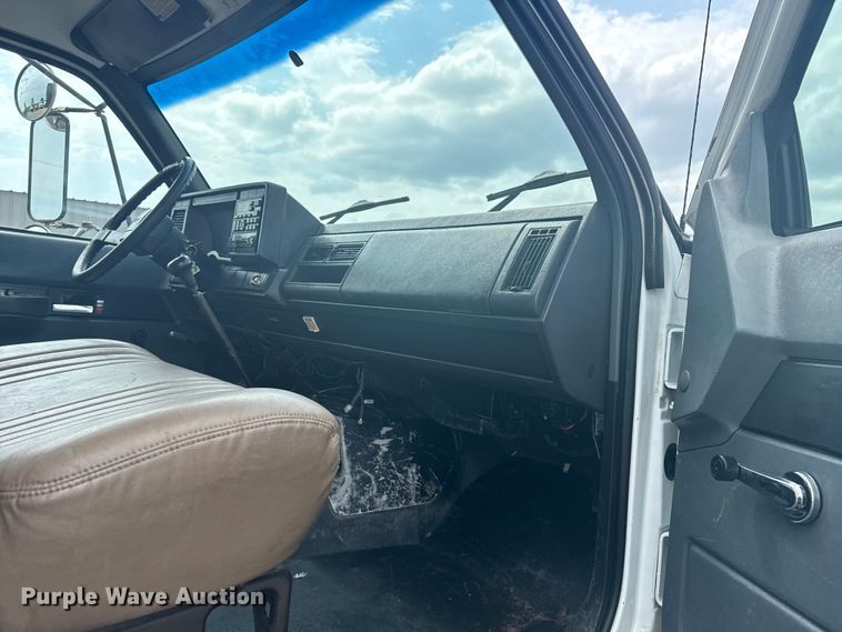 image for item NU9660 1996 GMC Top Kick flatbed truck