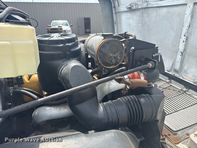 image for item NU9660 1996 GMC Top Kick flatbed truck