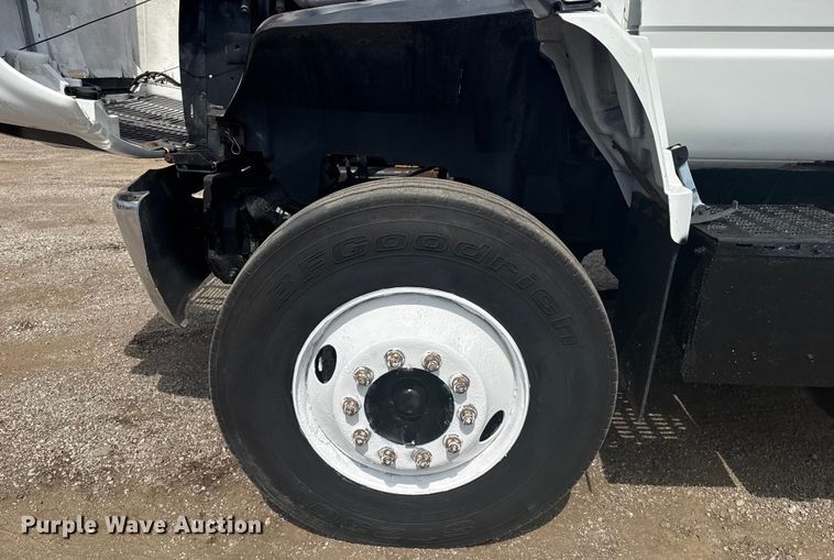 image for item NU9660 1996 GMC Top Kick flatbed truck