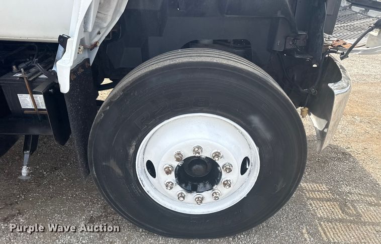 image for item NU9660 1996 GMC Top Kick flatbed truck