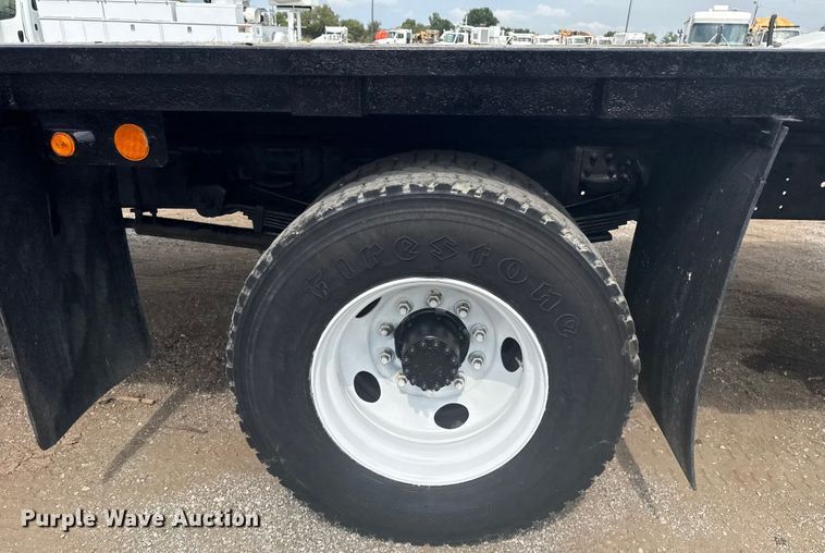 image for item NU9660 1996 GMC Top Kick flatbed truck