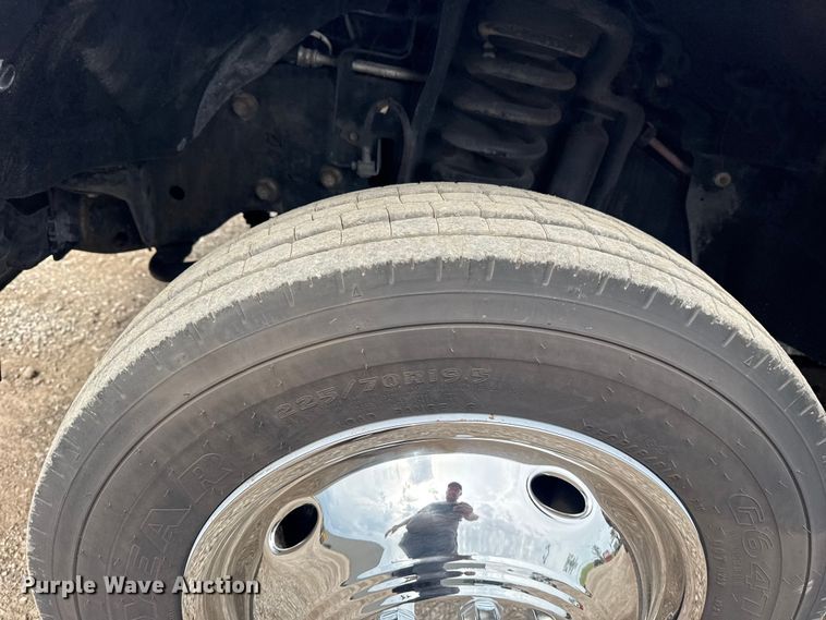 image for item NU9664 2012 Ford F450 Super Duty flatbed truck