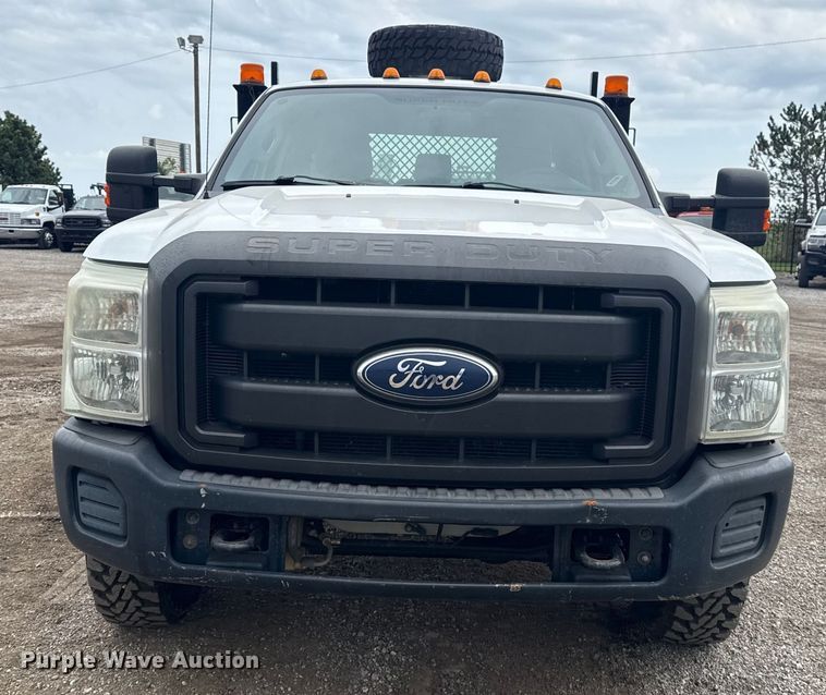 image for item NU9665 2011 Ford F350 Super Duty flatbed pickup truck