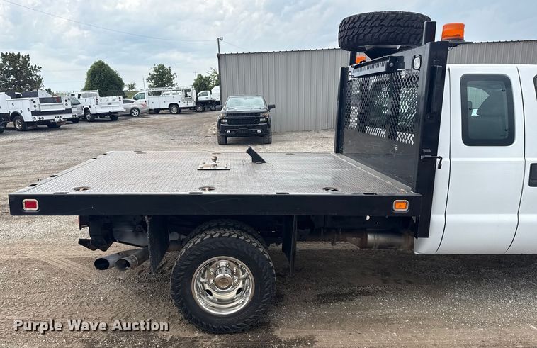 image for item NU9665 2011 Ford F350 Super Duty flatbed pickup truck