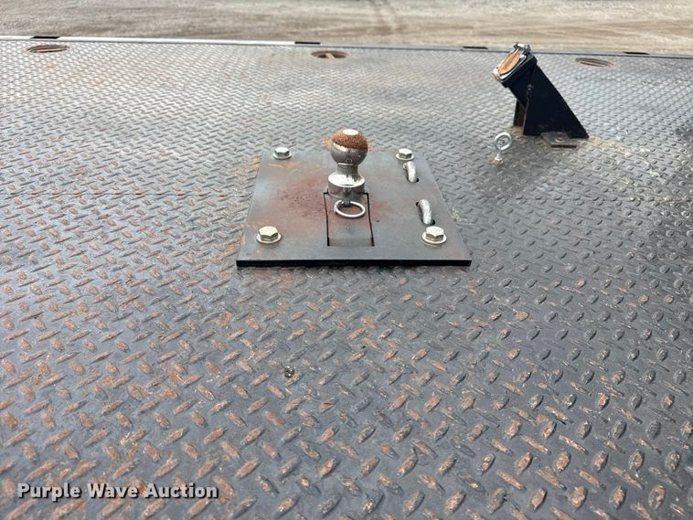 image for item NU9665 2011 Ford F350 Super Duty flatbed pickup truck