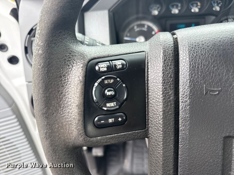 image for item NU9665 2011 Ford F350 Super Duty flatbed pickup truck