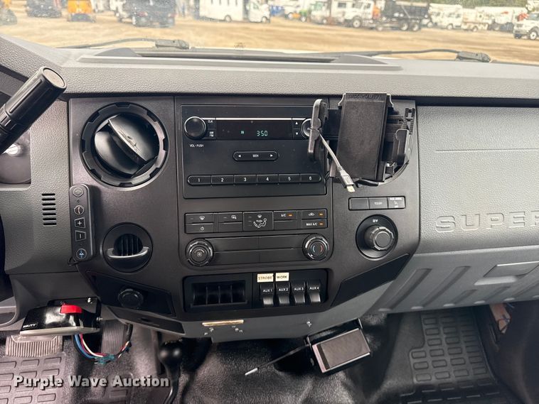 image for item NU9665 2011 Ford F350 Super Duty flatbed pickup truck