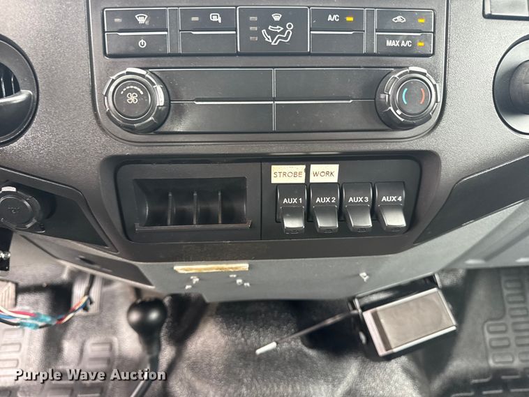 image for item NU9665 2011 Ford F350 Super Duty flatbed pickup truck