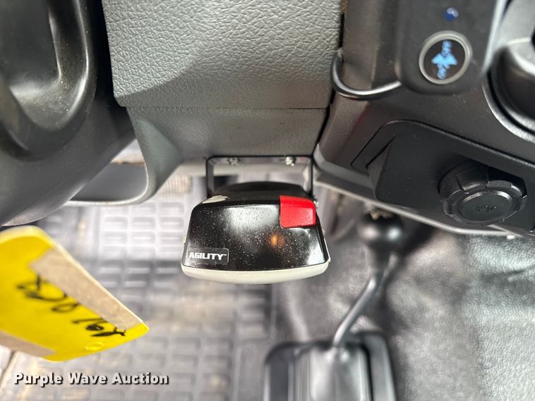 image for item NU9665 2011 Ford F350 Super Duty flatbed pickup truck