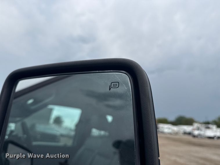 image for item NU9665 2011 Ford F350 Super Duty flatbed pickup truck