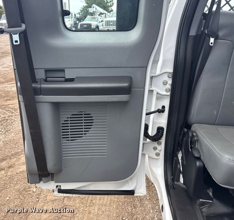 image for item NU9665 2011 Ford F350 Super Duty flatbed pickup truck