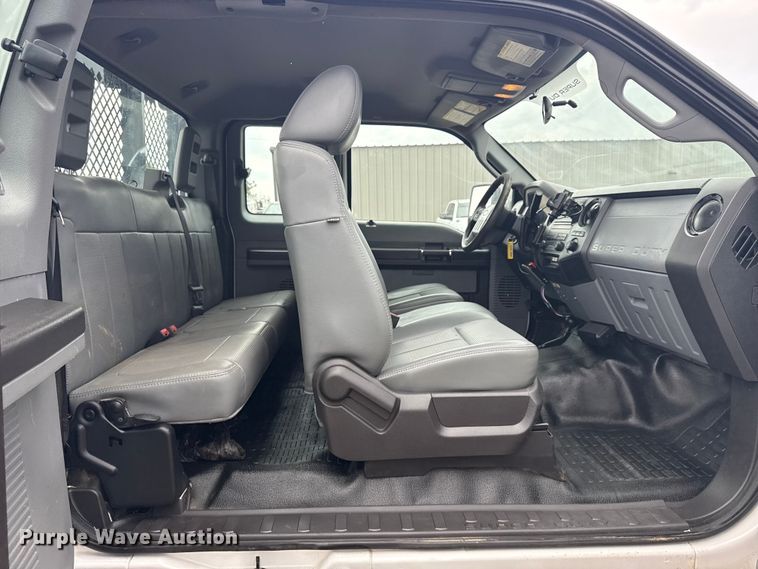 image for item NU9665 2011 Ford F350 Super Duty flatbed pickup truck