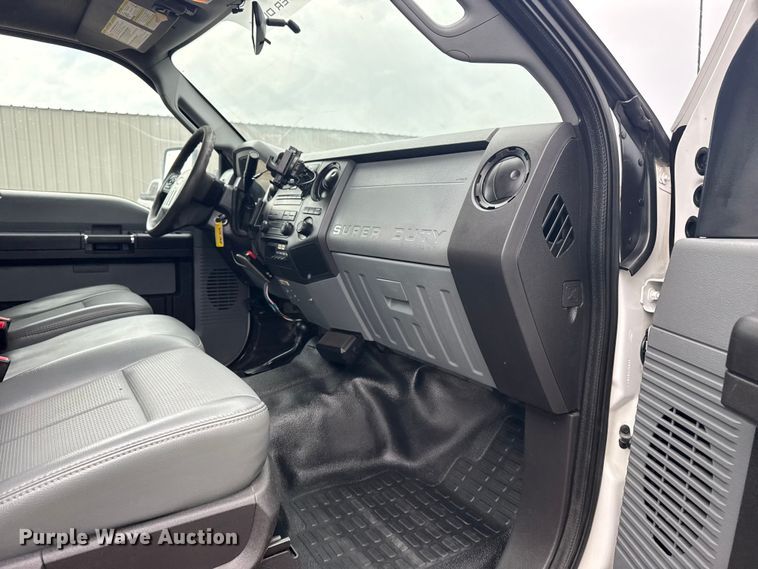 image for item NU9665 2011 Ford F350 Super Duty flatbed pickup truck