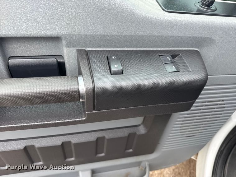 image for item NU9665 2011 Ford F350 Super Duty flatbed pickup truck