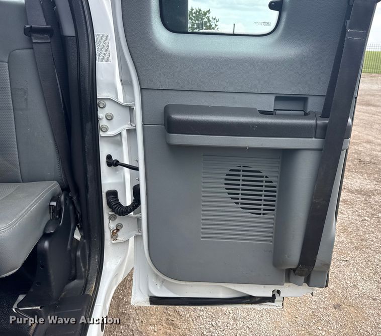 image for item NU9665 2011 Ford F350 Super Duty flatbed pickup truck