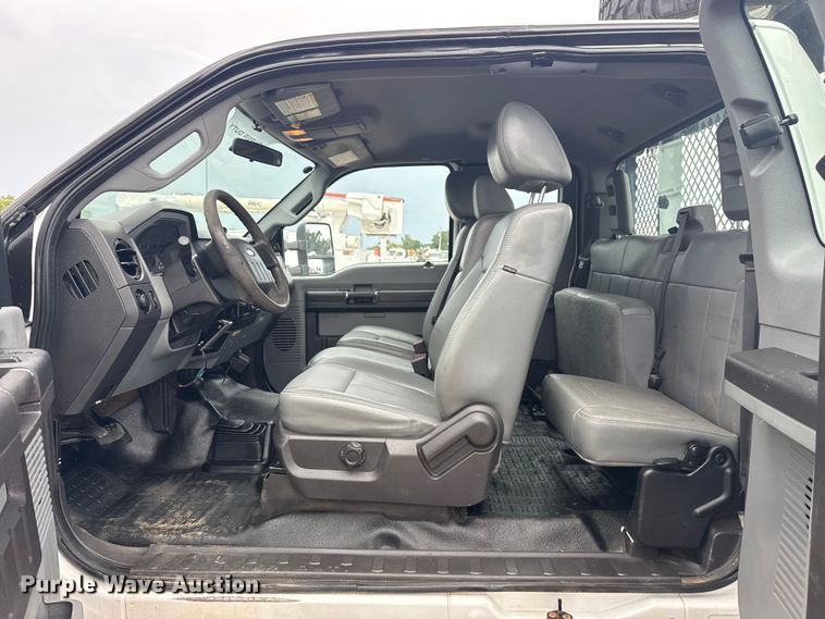 image for item NU9665 2011 Ford F350 Super Duty flatbed pickup truck