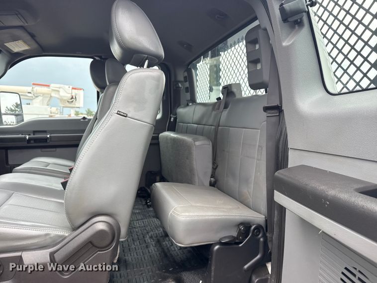 image for item NU9665 2011 Ford F350 Super Duty flatbed pickup truck