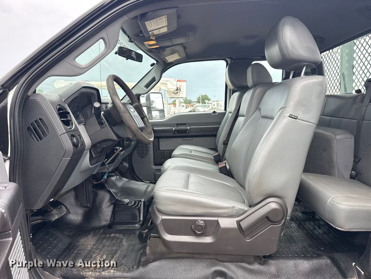 image for item NU9665 2011 Ford F350 Super Duty flatbed pickup truck