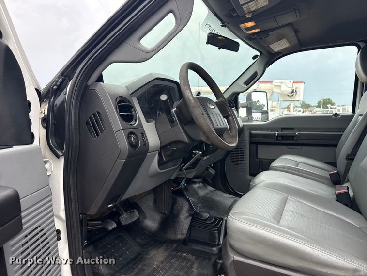 image for item NU9665 2011 Ford F350 Super Duty flatbed pickup truck