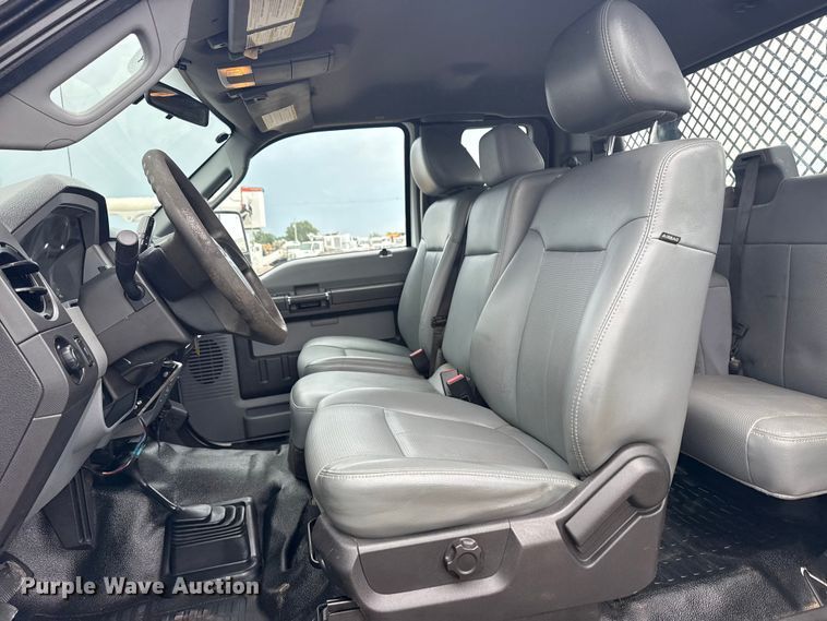 image for item NU9665 2011 Ford F350 Super Duty flatbed pickup truck