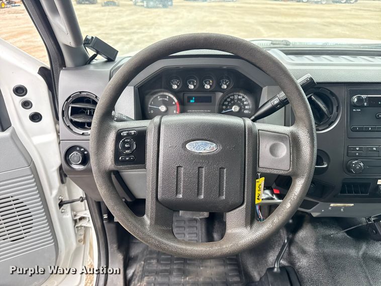 image for item NU9665 2011 Ford F350 Super Duty flatbed pickup truck