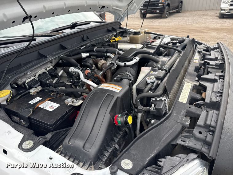 image for item NU9665 2011 Ford F350 Super Duty flatbed pickup truck