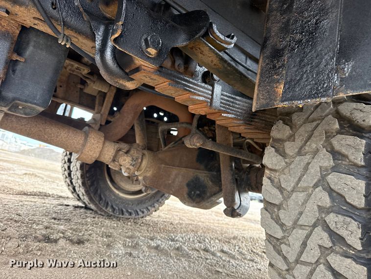 image for item NU9665 2011 Ford F350 Super Duty flatbed pickup truck