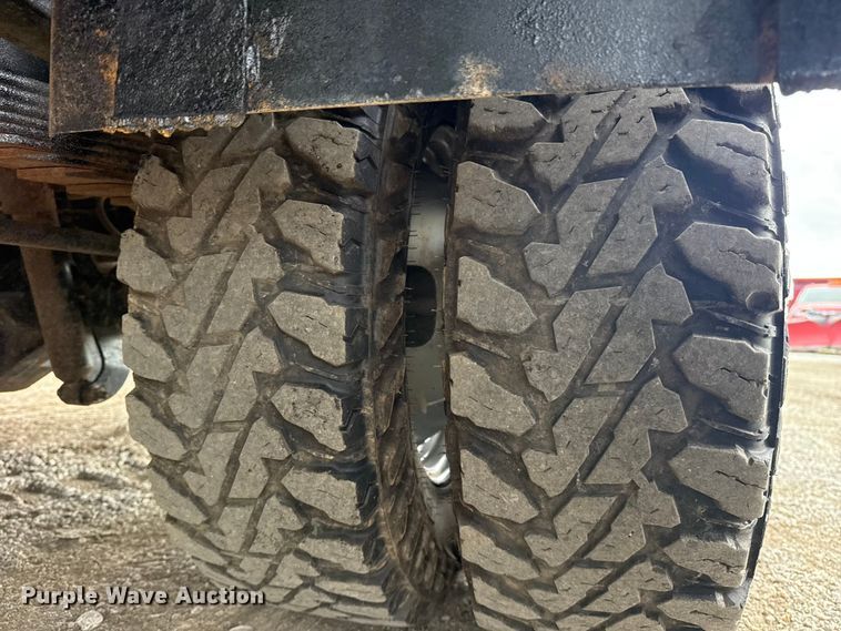 image for item NU9665 2011 Ford F350 Super Duty flatbed pickup truck