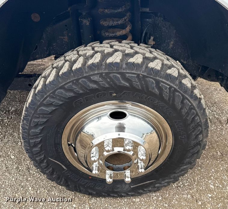 image for item NU9665 2011 Ford F350 Super Duty flatbed pickup truck