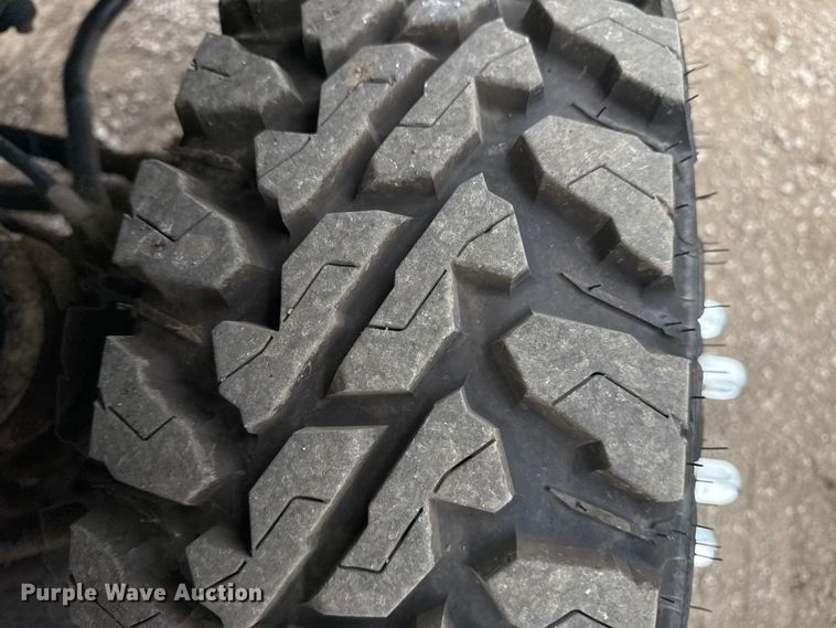 image for item NU9665 2011 Ford F350 Super Duty flatbed pickup truck