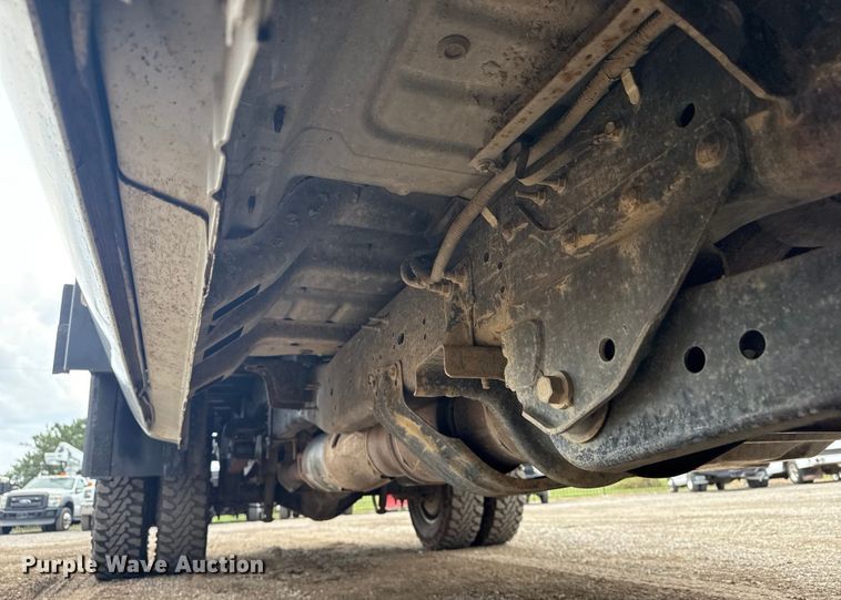 image for item NU9665 2011 Ford F350 Super Duty flatbed pickup truck