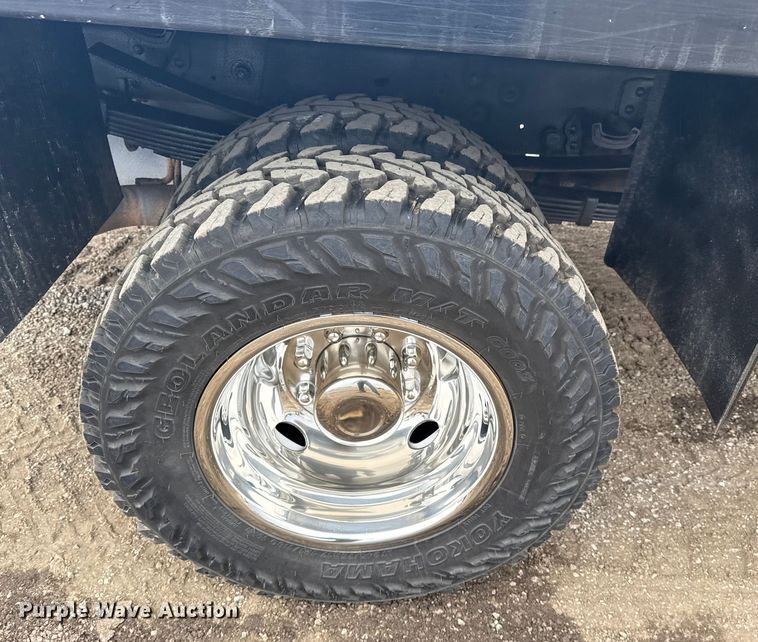 image for item NU9665 2011 Ford F350 Super Duty flatbed pickup truck