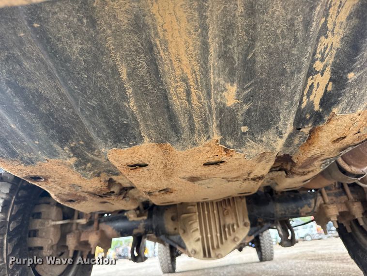 image for item NU9665 2011 Ford F350 Super Duty flatbed pickup truck