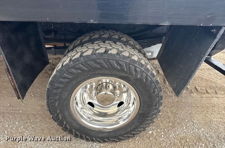 image for item NU9665 2011 Ford F350 Super Duty flatbed pickup truck