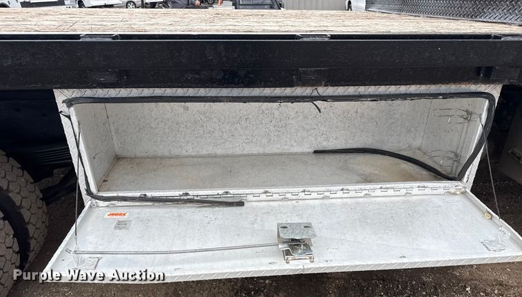 image for item NU9669 2007 GMC C5500 flatbed truck