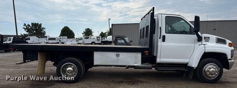 image for item NU9669 2007 GMC C5500 flatbed truck