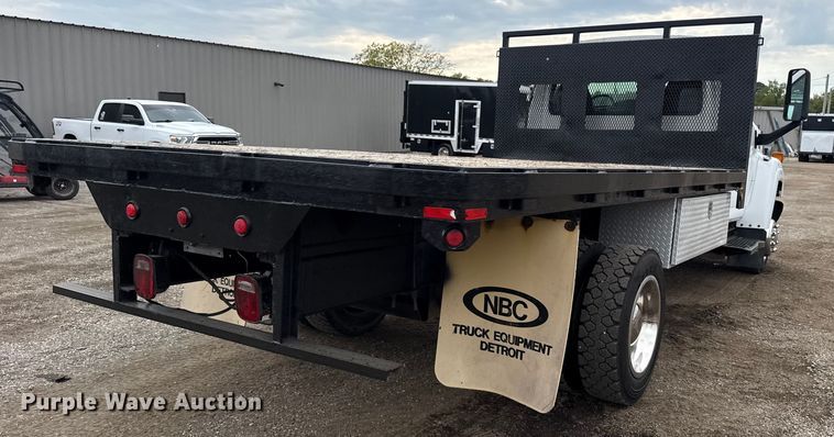 image for item NU9669 2007 GMC C5500 flatbed truck